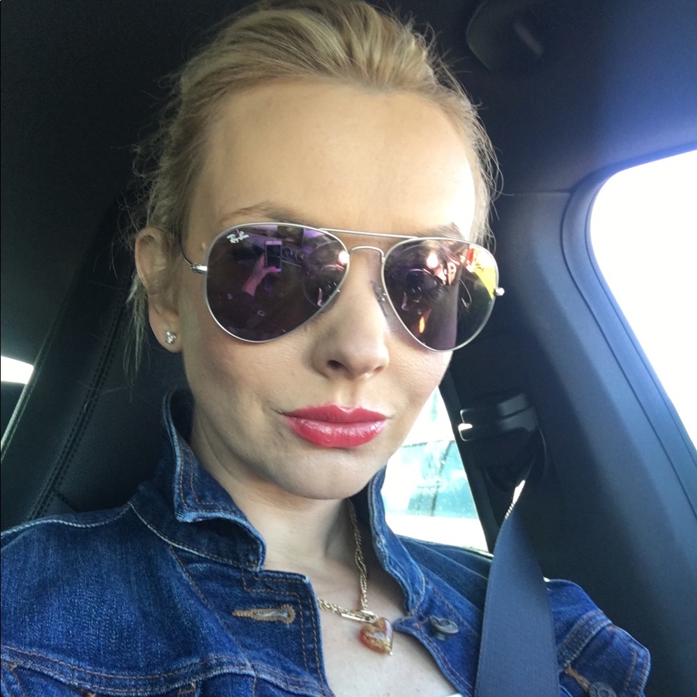 Meet your Posher, Elizabeth